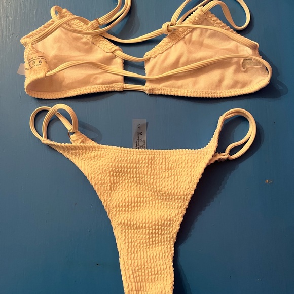 White Textured Bikini Set - Picture 2 of 2